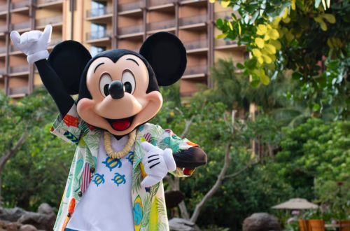 aulani-character-meet-greet-mickey